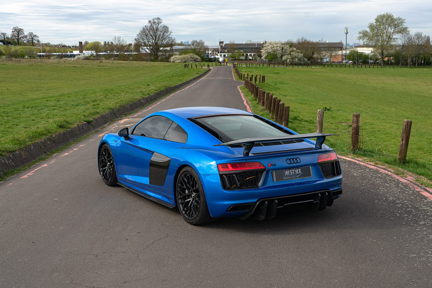 AUDI R8 V10 GEN 2 CARBON FIBRE DIFFUSER - V STYLE - Image 4