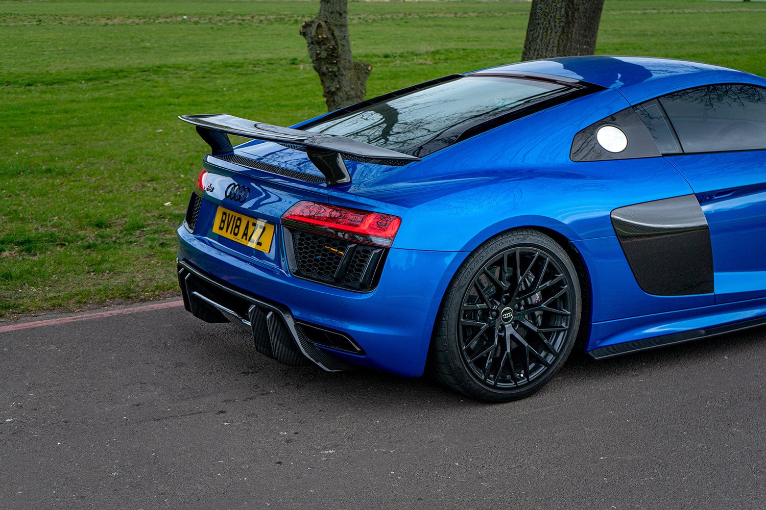 AUDI R8 V10 GEN 2 CARBON FIBRE KIT - V STYLE - Image 4