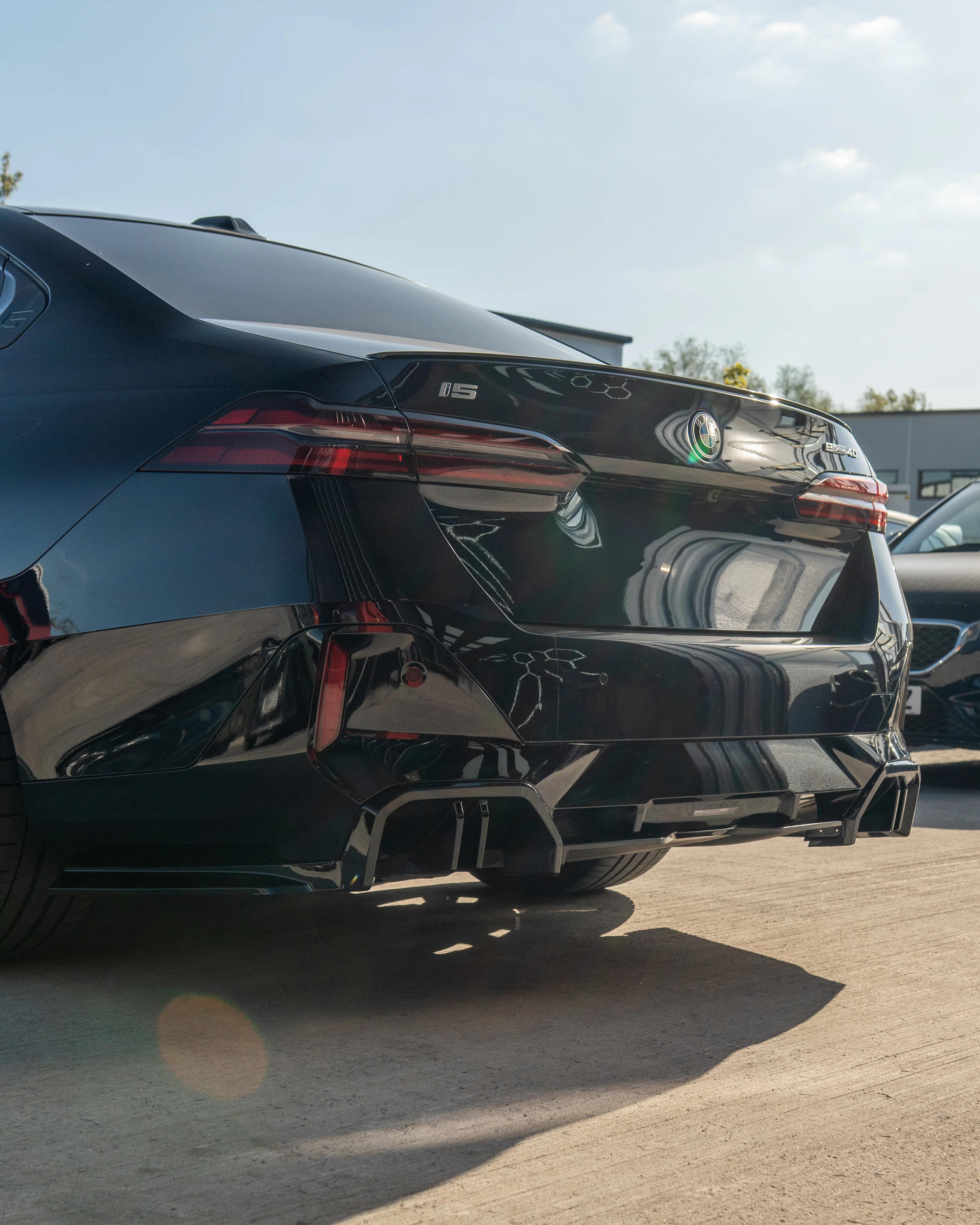 BMW 5 SERIES G60 & i5 2023+ GLOSS BLACK DIFFUSER - Image 5
