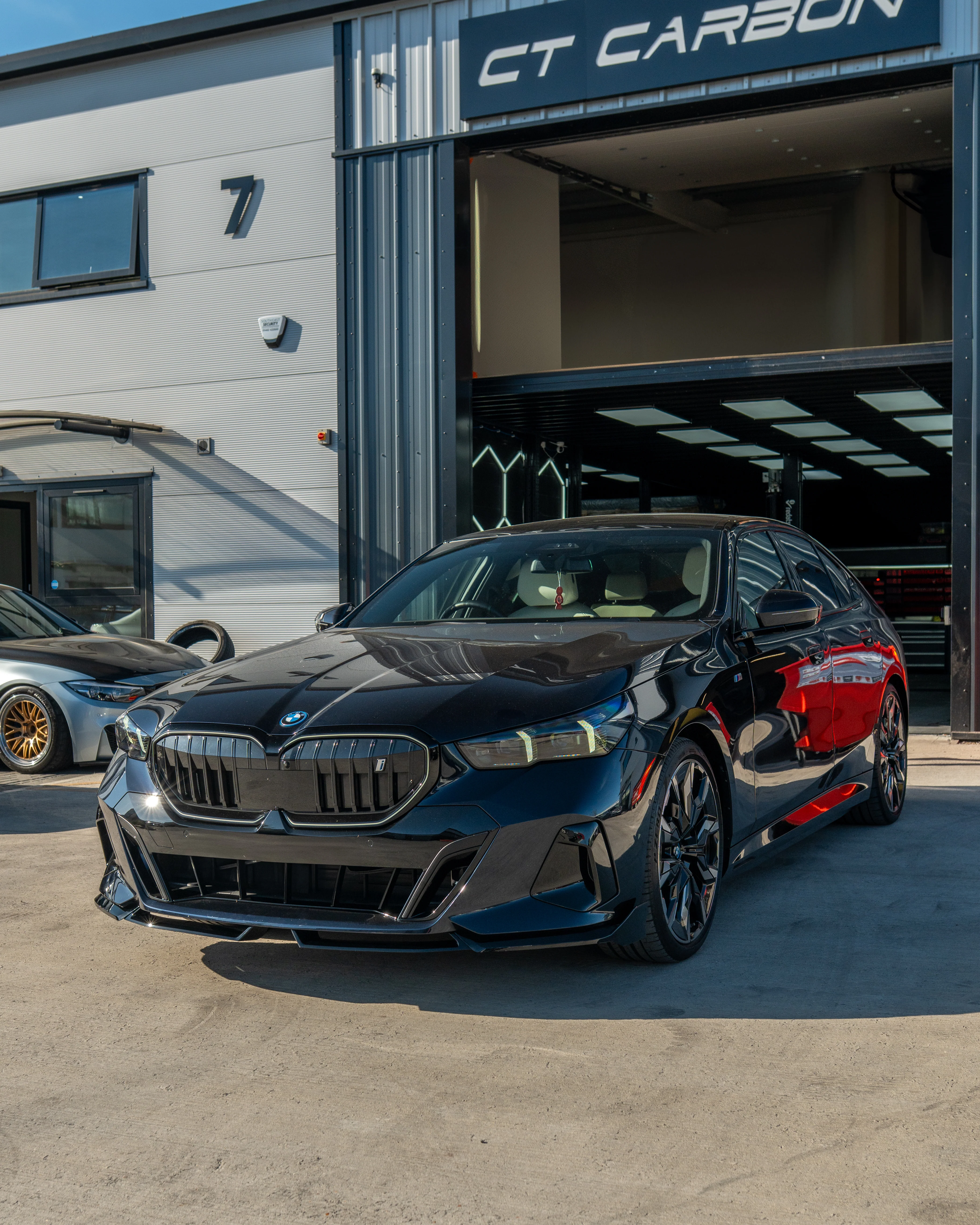 BMW 5 SERIES G60 & i5 2023+ GLOSS BLACK SPLITTER - Image 3