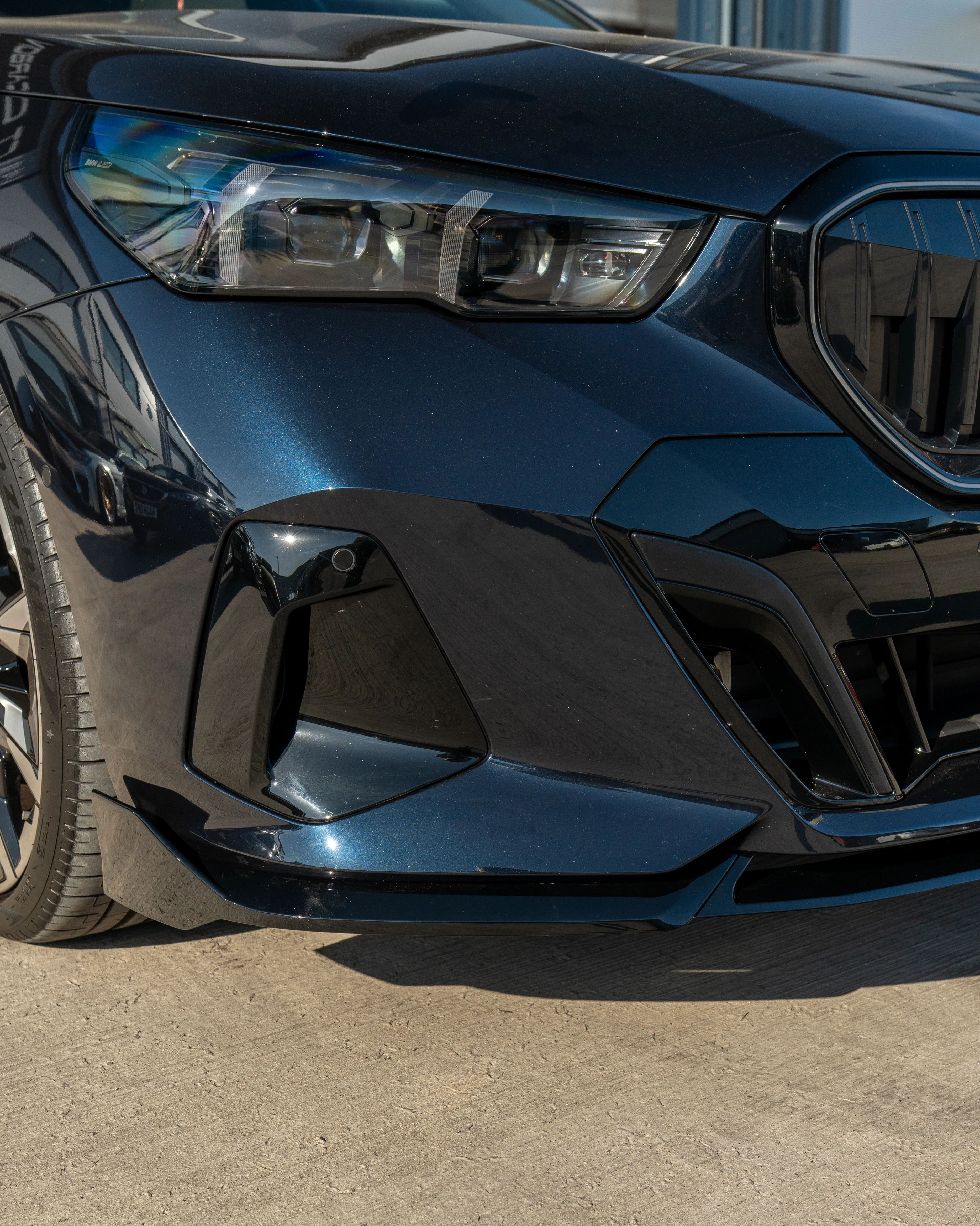 BMW 5 SERIES G60 & i5 2023+ GLOSS BLACK SPLITTER - Image 6