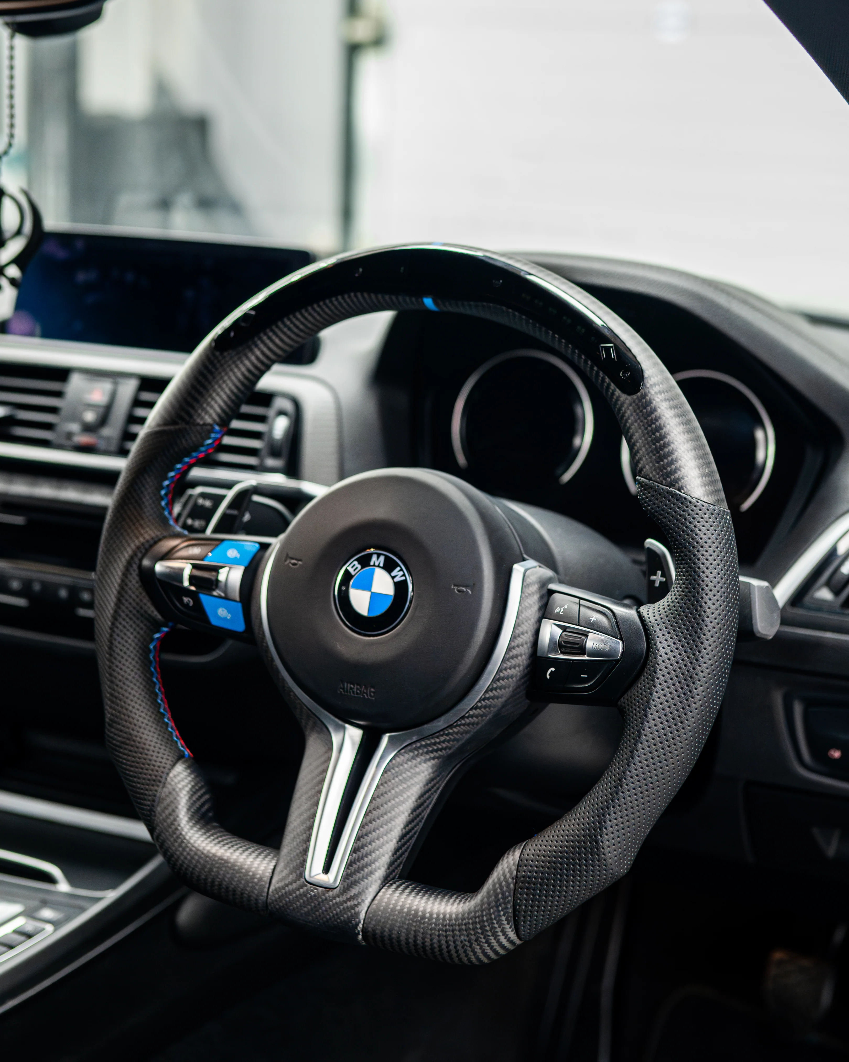 BMW Fxx M CAR MATTE CARBON FIBRE STEERING WHEEL TRIM - Image 2