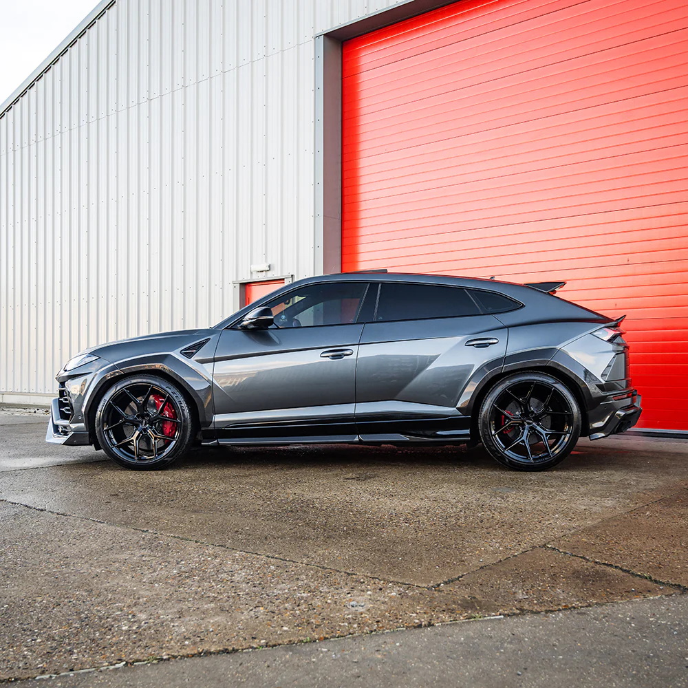 LAMBORGHINI URUS CARBON FIBRE SIDE SKIRTS - CT DESIGN - Image 4