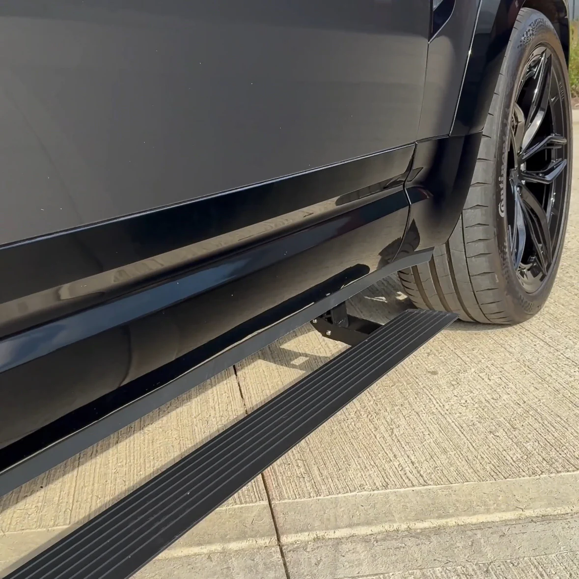 LAND ROVER DEFENDER L663 110 ELECTRIC FOLD OUT SIDE STEPS - Image 3