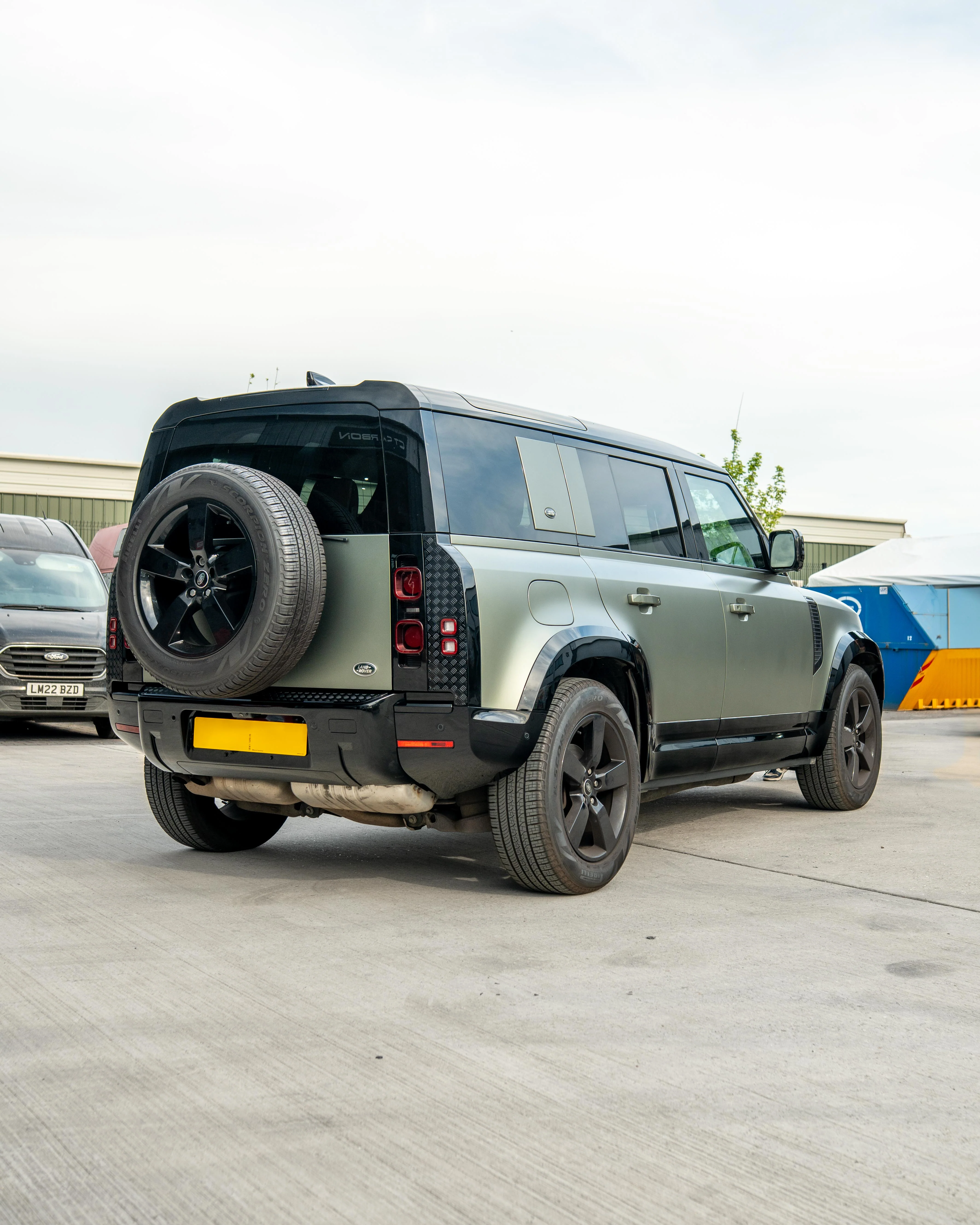 LAND ROVER DEFENDER L663 110 GLOSS BLACK DOOR PANELS - Image 3