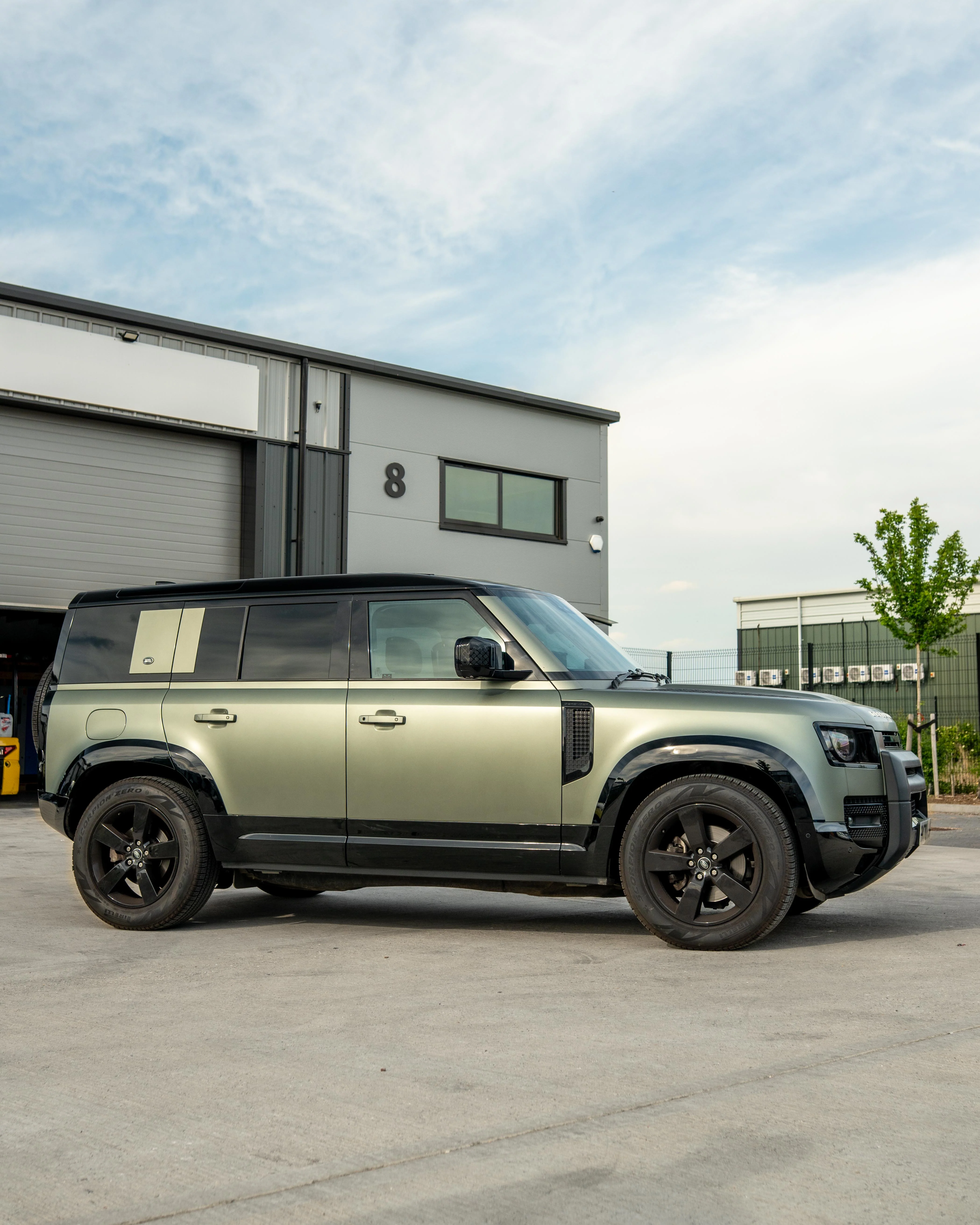 LAND ROVER DEFENDER L663 110 GLOSS BLACK DOOR PANELS - Image 7