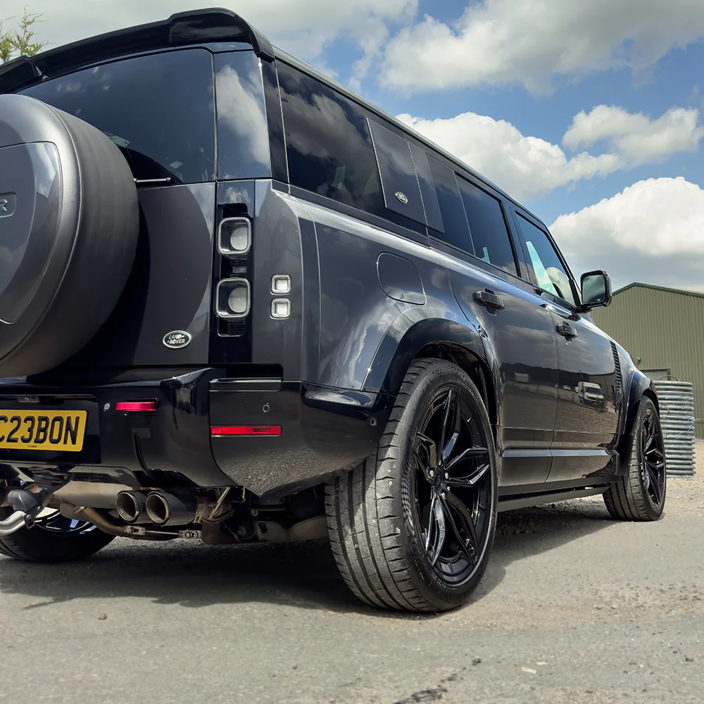 LAND ROVER DEFENDER L663 90/110 GLOSS BLACK FRONT & REAR CORNERS - Image 4