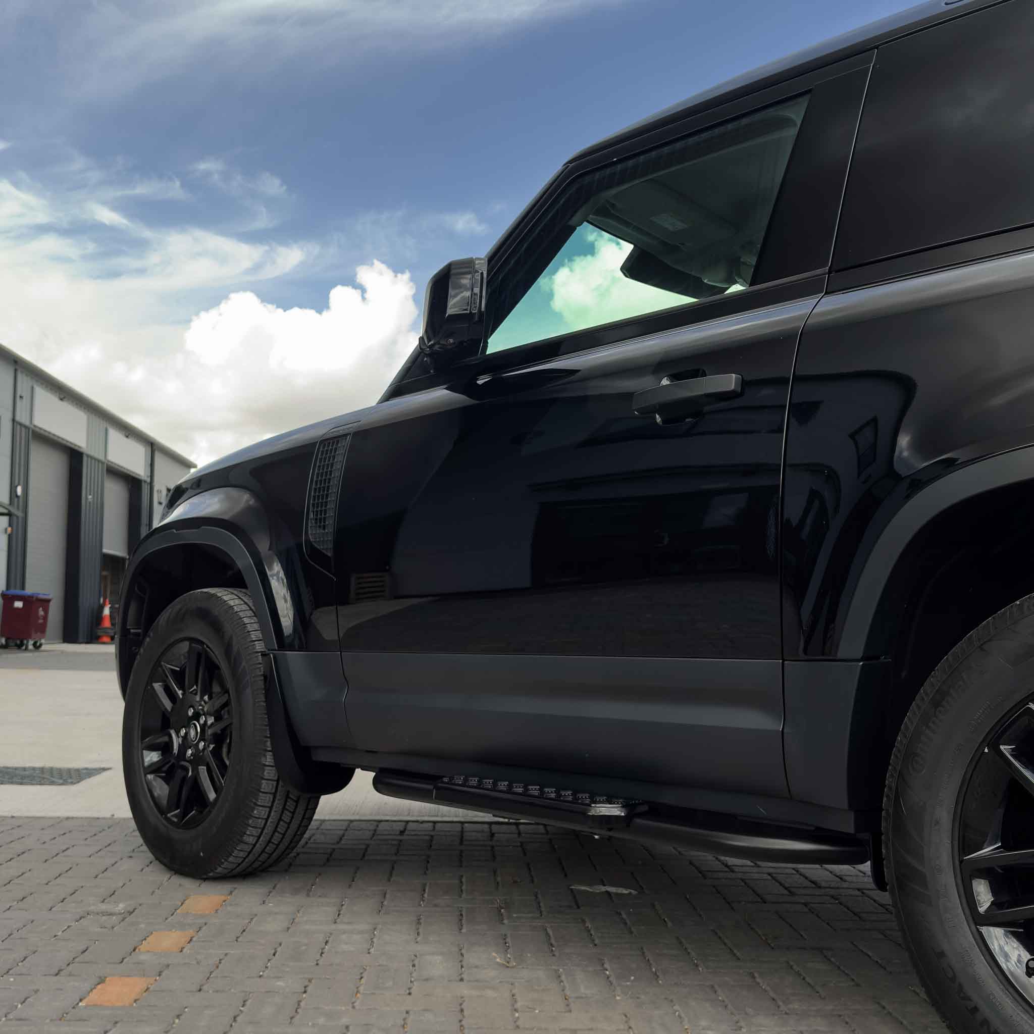 LAND ROVER DEFENDER L663 90 SIDE STEPS - Image 4