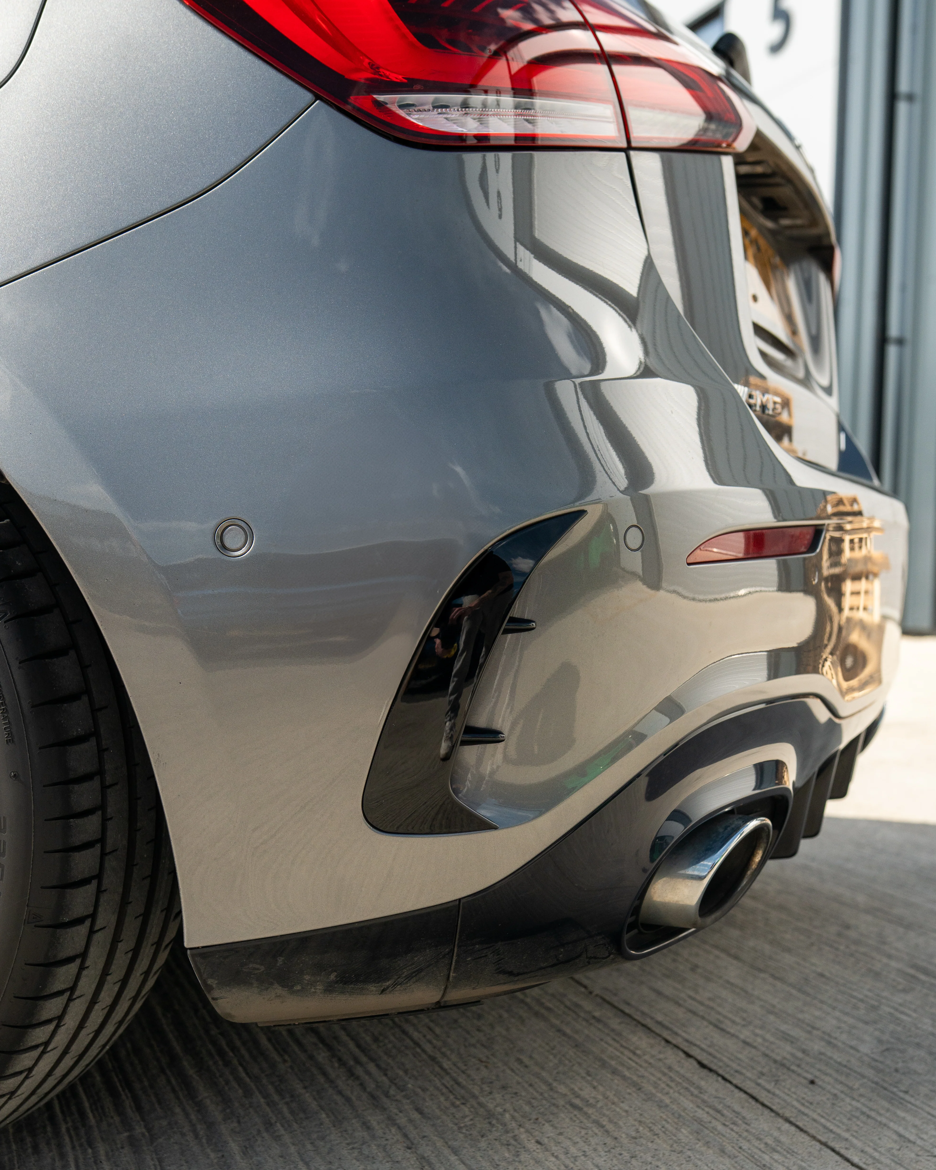 MERCEDES A-CLASS A35 W177 2018+ GLOSS BLACK REAR BUMPER CORNERS - Image 4