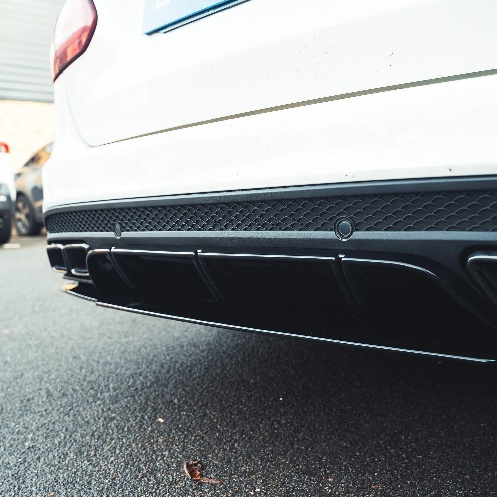 MERCEDES C-CLASS SALOON/ESTATE W205 GLOSS BLACK DIFFUSER & BLACK TIPS - Image 7