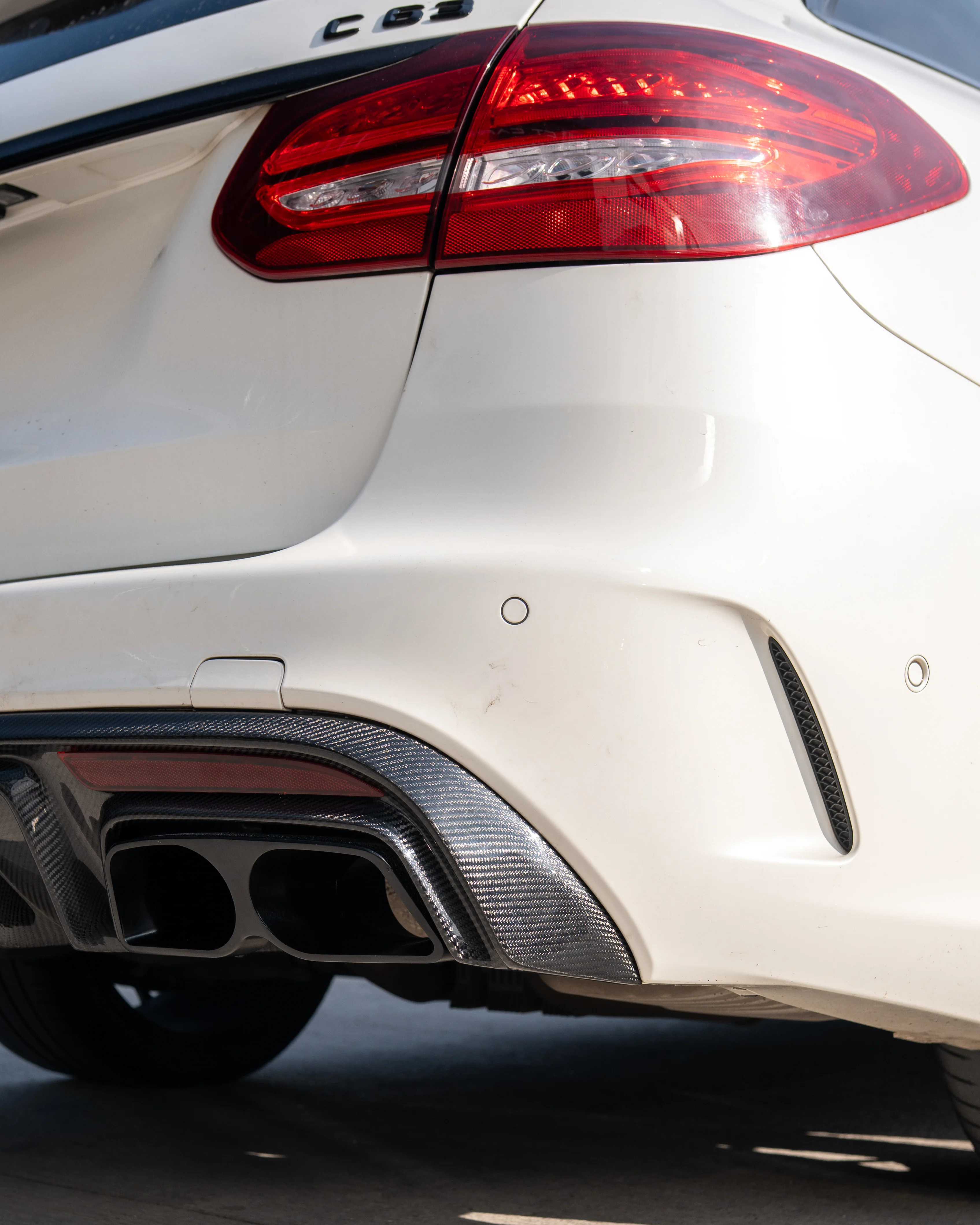 MERCEDES W205 C63 & C63S SALOON 4DR CARBON FIBRE DIFFUSER & EXHAUST TIPS - Image 3