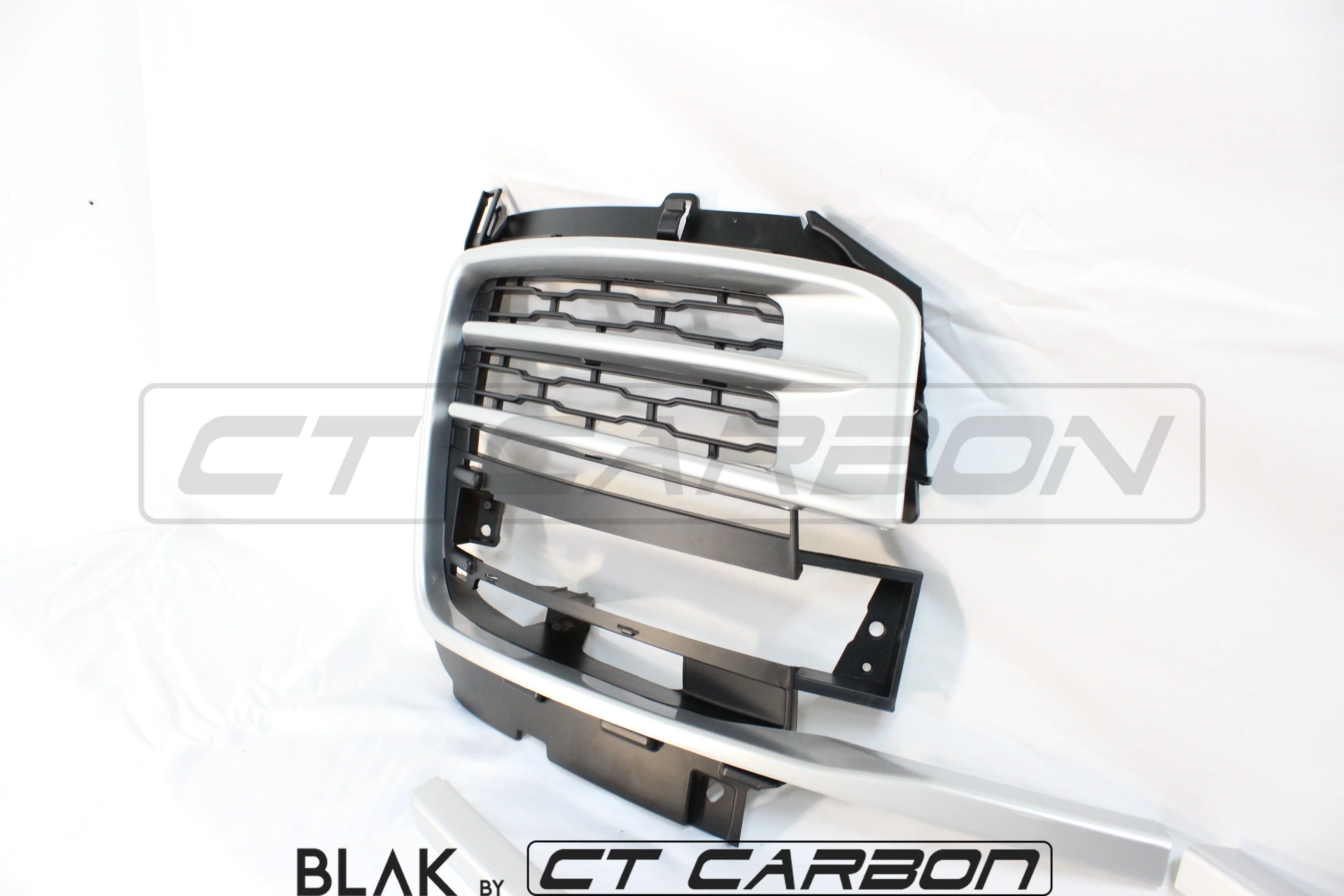 RANGE ROVER VOGUE L405 SVA-STYLE GRILLE PACK - 2018+ - Image 9