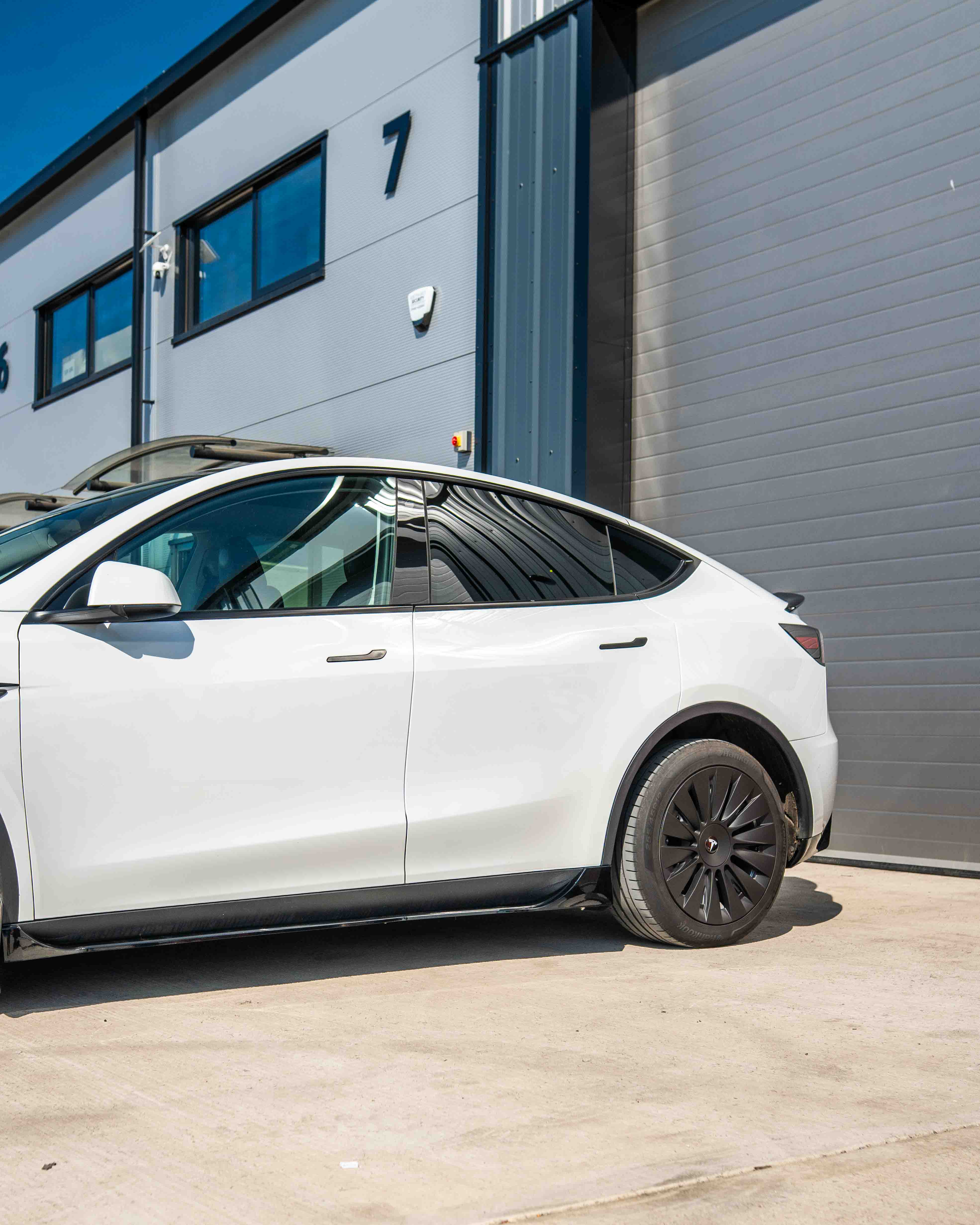 TESLA MODEL Y MK1 2020-2025 FULL GLOSS BLACK KIT - Image 6